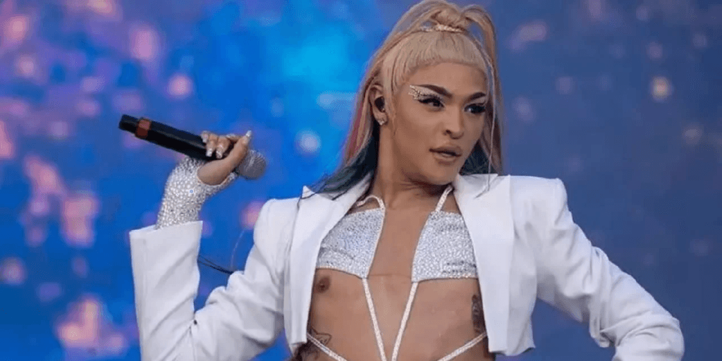 Pabllo Vittar mostra frente e trás de calcinha, impressiona e detalhe chama a atenção