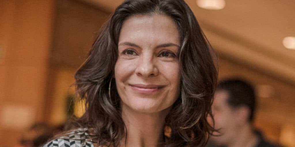 Helena Ranaldi abandonou a TV, ressurgiu e vive romance com grande amor que ninguém imaginava