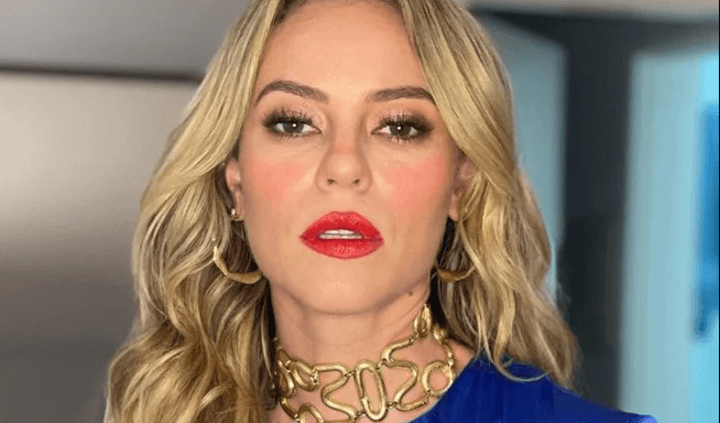 Só de biquíni, Paolla Oliveira quase mostra tudo ao fazer click ousado: "Musa"