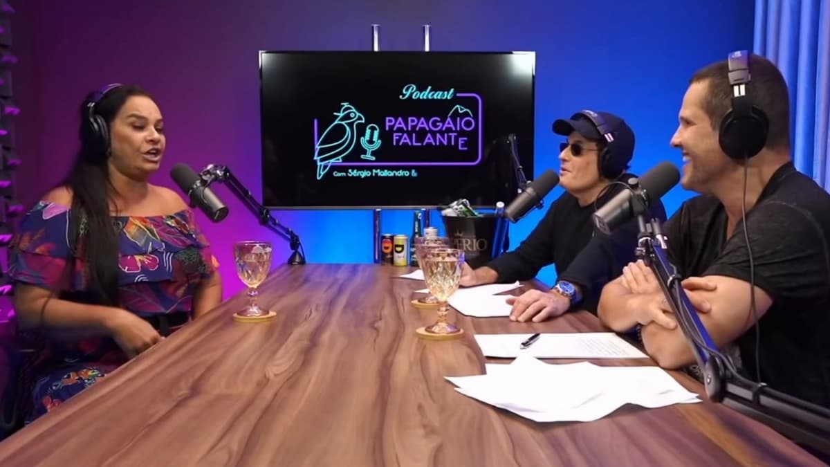 A atriz famosa falou sobre casamento do passado e explicou motivos de sigilo no podcast Papagaio Falante A atriz famosa falou sobre casamento do passado e explicou motivos de sigilo no podcast Papagaio Falante