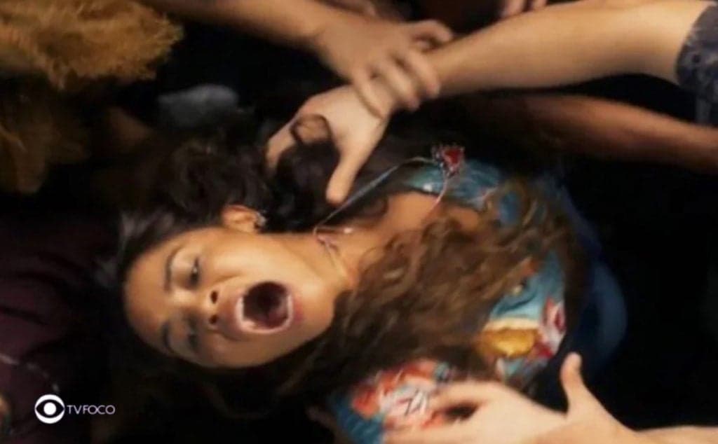 Instinto assassino em Travessia - Após ser vítima da intriga e crueldade humana, o que acontece com Brisa?