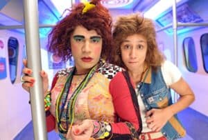 Thalita Carauta como a divertida Janete, amiga inseparável de Valéria Vasques (Rodrigo Sant'Anna) no quadro Metrô Zorra Brasil, extinto humorístico da Globo (Foto: Reprodução / Globo)