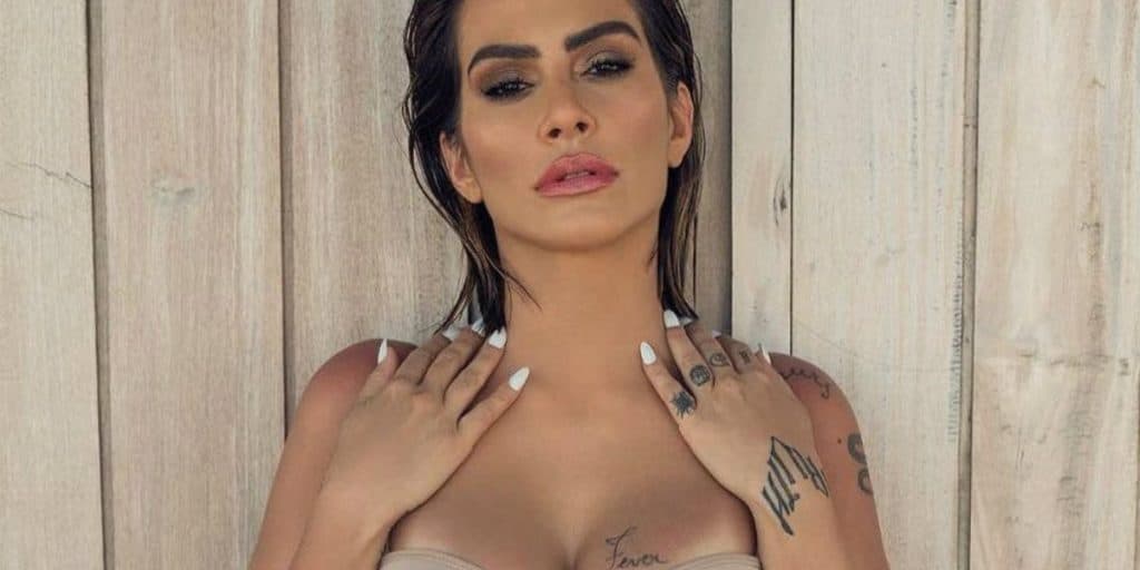 Cleo Pires confirmou sexo a três no banheiro e detalhou até trans@ pelos camarins da Globo