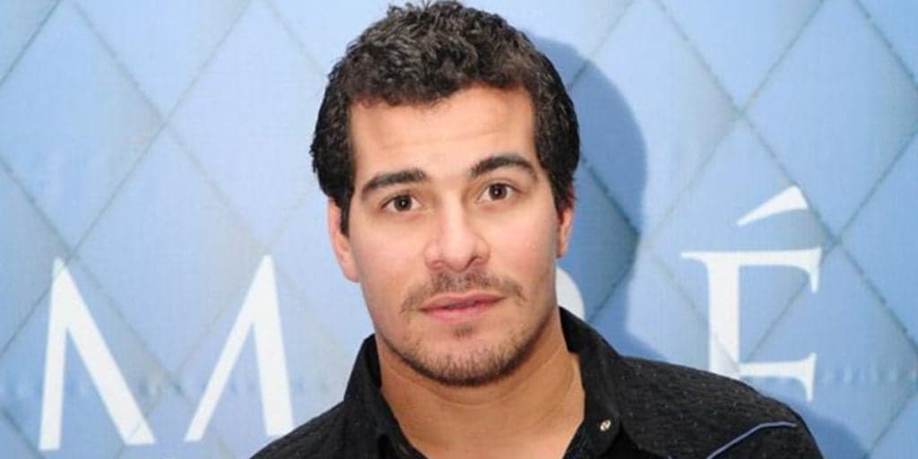 Thiago Martins é flagrado em momento pessoal sozinho e o que ameaça sair da sunga deixará você chocado