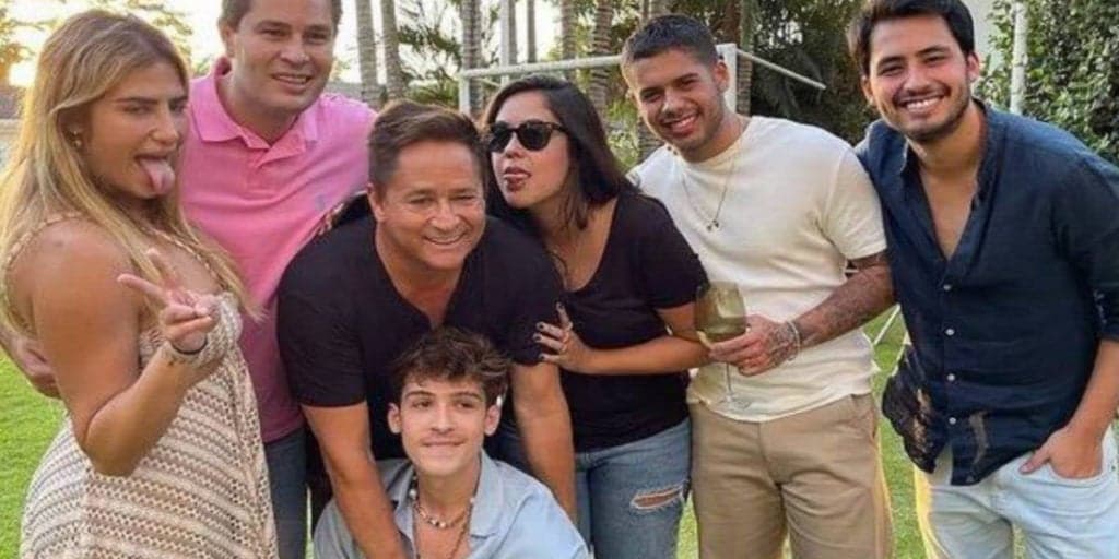 Leonardo organiza festão em família e ausência de alguns filhos chama atenção: "Faltando''