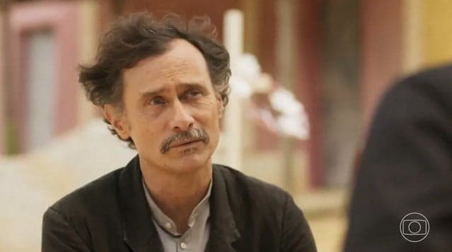 Timbó (Enrique Diaz) em conversa com José (Sergio Guizé) em Mar do Sertão (Foto: Reprodução / Globo) Timbó (Enrique Diaz) em conversa com José (Sergio Guizé) em Mar do Sertão (Foto: Reprodução / Globo)