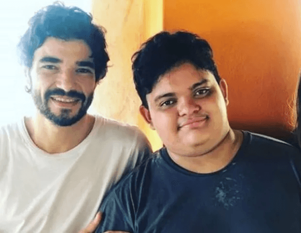 Ator da Globo ao lado do filho (Foto: Divulgação)