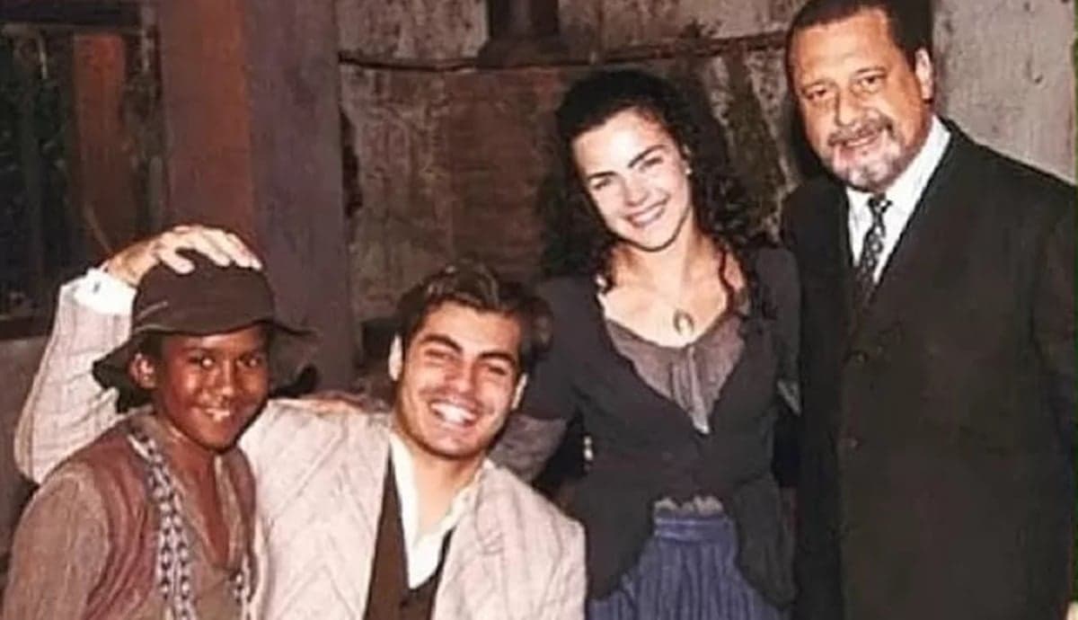 Tiziu de Terra Nostra foi fiel escudeiro de Ana Paula Arósio e Thiago Lacerda na novela Tiziu de Terra Nostra foi fiel escudeiro de Ana Paula Arósio e Thiago Lacerda na novela