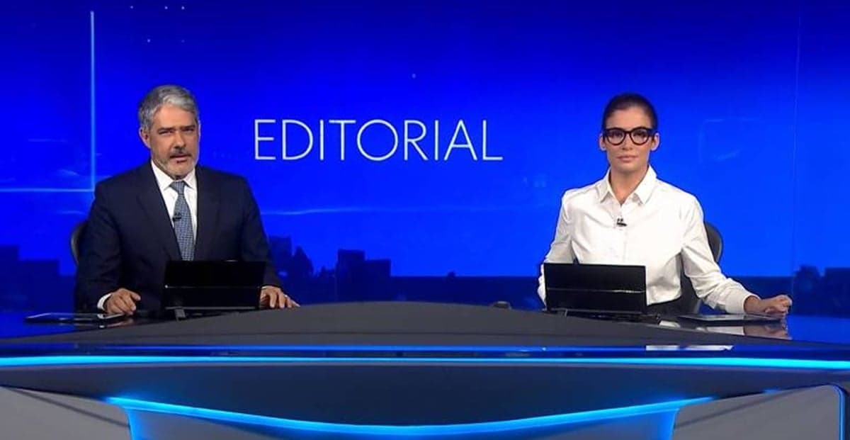O difícil editorial apresentado por William Bonner e Renata na alta da pandemia (Fotos: Reprodução/ Globo) O difícil editorial apresentado por William Bonner e Renata na alta da pandemia (Fotos: Reprodução/ Globo)