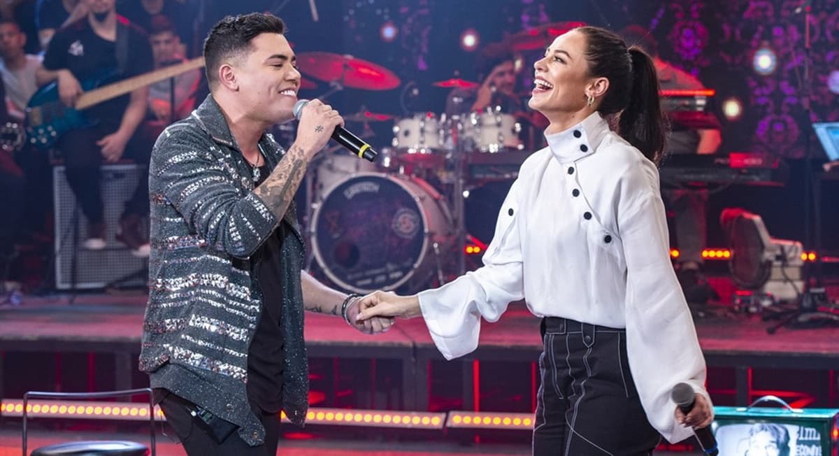 Sertanejo cantou e encantou pra toda vida atriz da Globo em momento marcante no Altas Horas (Foto: Divulgação/ Globo) Sertanejo cantou e encantou pra toda vida atriz da Globo em momento marcante no Altas Horas (Foto: Divulgação/ Globo)