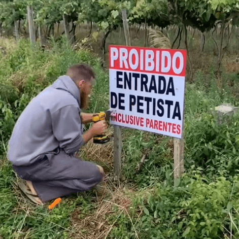 Thiago Gagliasso causa nas redes sociais, ao publicar foto proibindo a entrada do seu irmão, Bruno, em sua residência - Foto Reprodução Thiago Gagliasso causa nas redes sociais, ao publicar foto proibindo a entrada do seu irmão, Bruno, em sua residência - Foto Reprodução