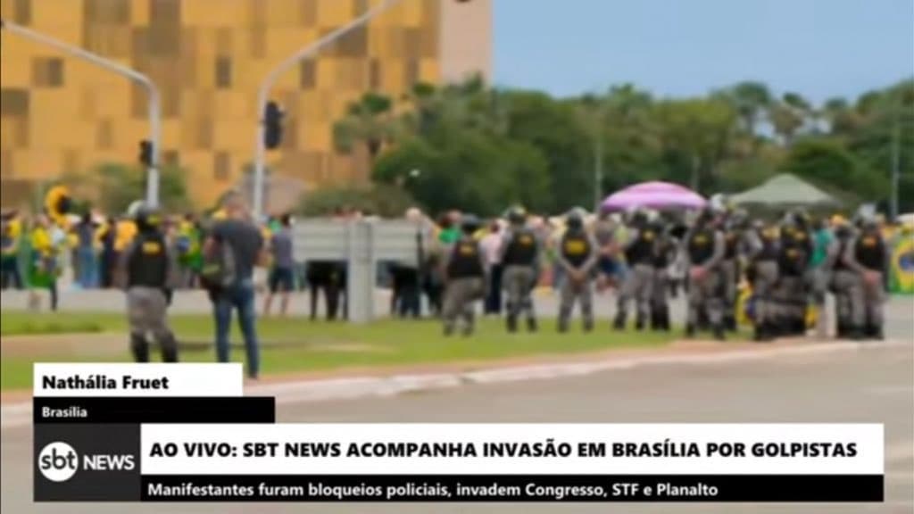 SBT não derrubou a programação para falar sobre os atos antidemocráticos em Brasília e teria feito pedido aos jornalistas (Foto: Reprodução) SBT não derrubou a programação para falar sobre os atos antidemocráticos em Brasília e teria feito pedido aos jornalistas (Foto: Reprodução)