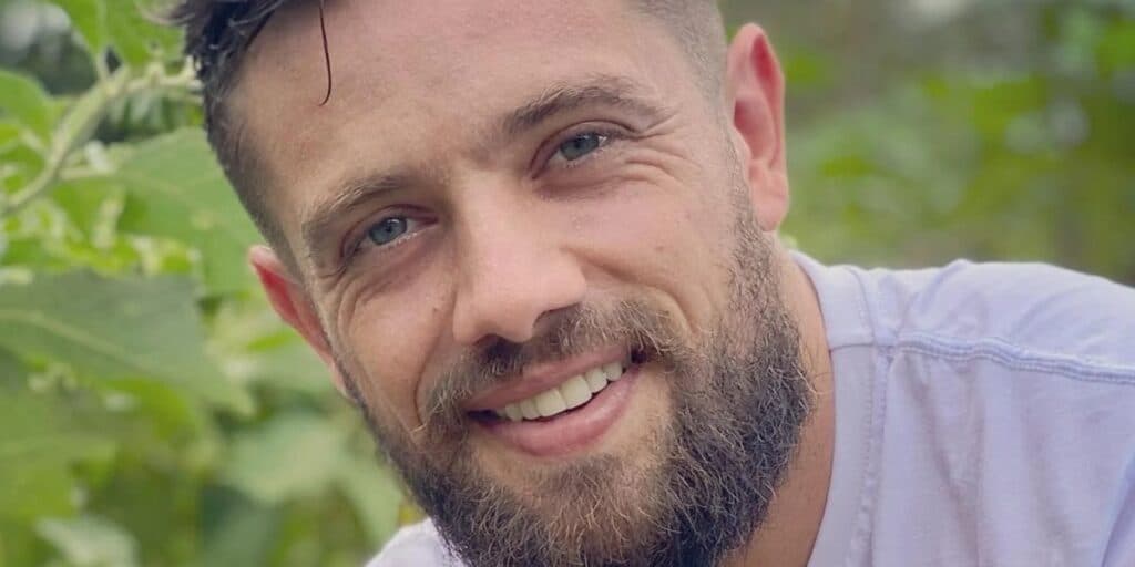 Pombinhos: Rafael Cardoso, galã da Globo, após se separar e revelar o que gosta, é flagrado com novo affair aos beijos