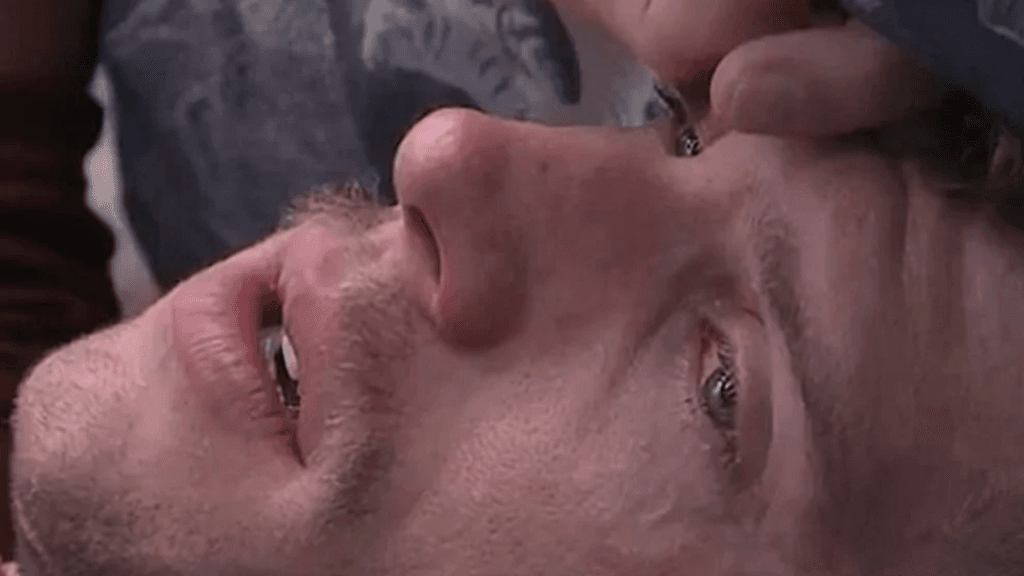 BBB23 - Cristian tem crise feia de choro enquanto é detonado pelos próprios aliados: "Me deixa"