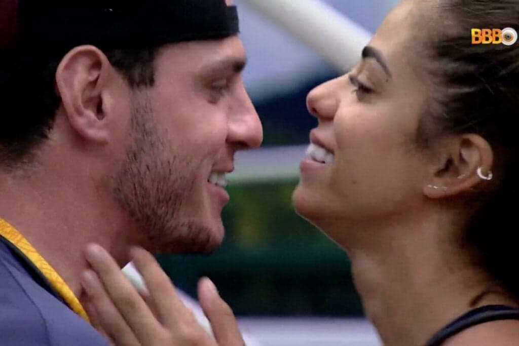 Baixaria de luz acesa: BBB23 - Gustavo passa mão em parte íntima de Key e sister solta gemido sem pudor