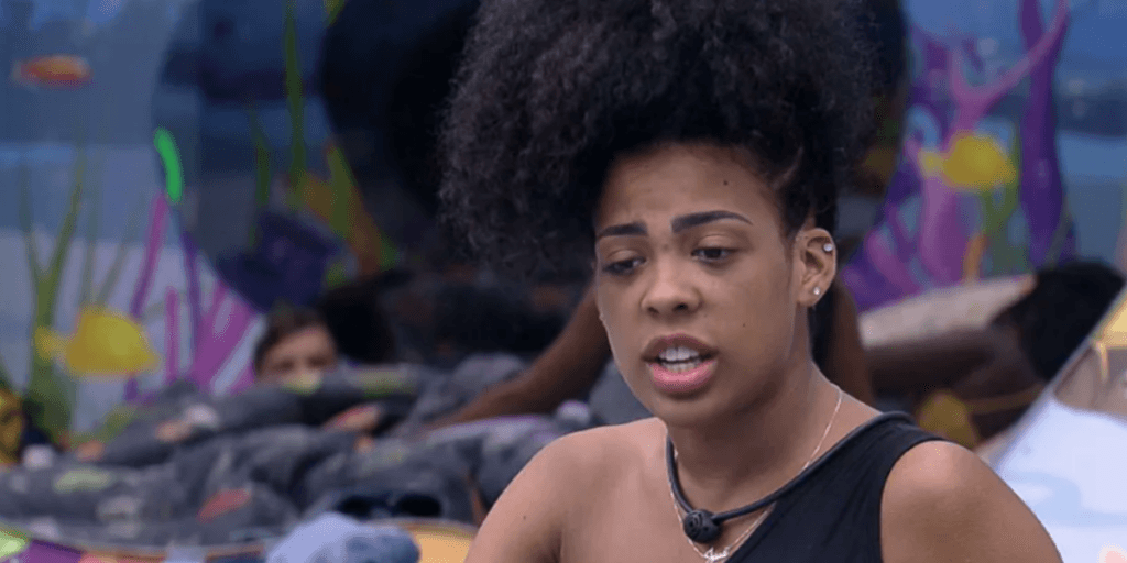 BBB23: Marvvila divide o edredom com Gabriel e Sarah e se assusta com pegação dos brothers
