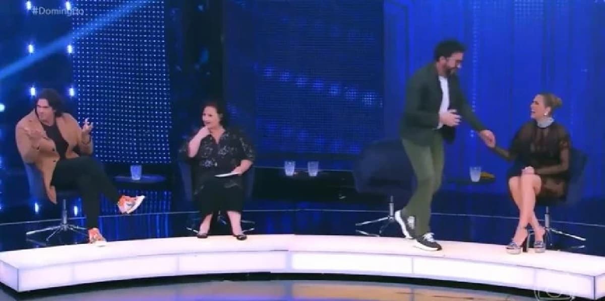 Padre Fábio de Melo saindo do programa de Luciano Huck (Foto: Reprodução) Padre Fábio de Melo saindo do programa de Luciano Huck (Foto: Reprodução)