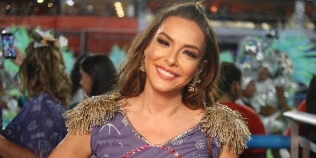 Recatada ao extremo, Regiane Alves assume relacionamento publicamente e fotos entregam amor ao Brasil