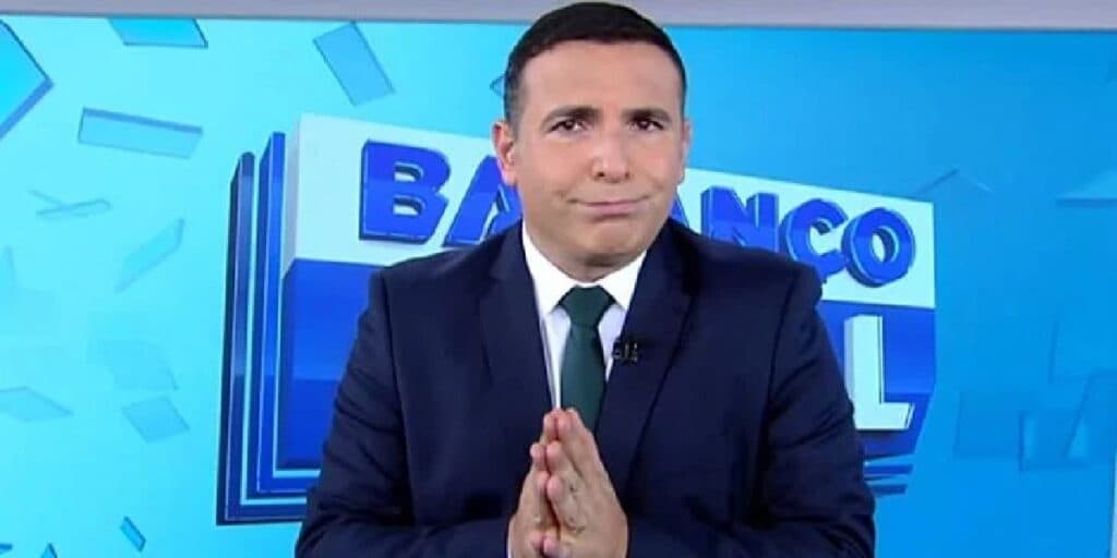 Recatado, Reinaldo Gottino surge acompanhado de seu grande amor em raro momento e choca com atitude