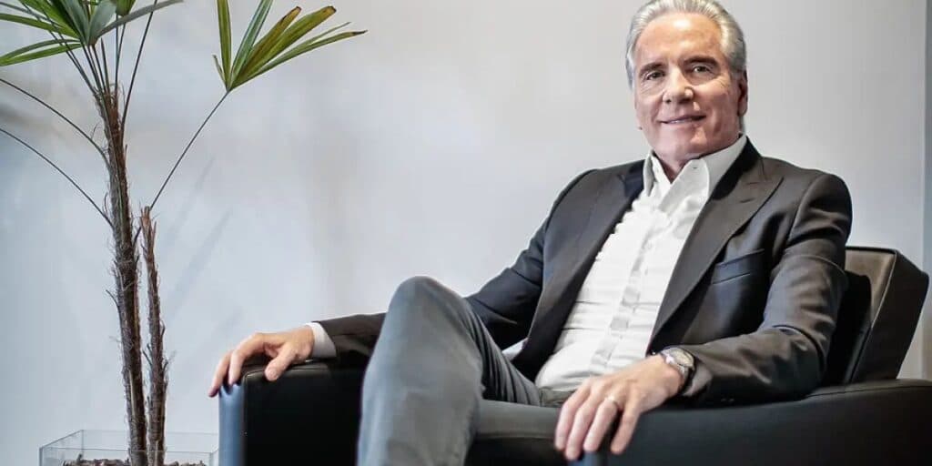 Corajoso e defensor, Roberto Justus acaba com a raça de Bolsonaro na TV: "Foi covarde"