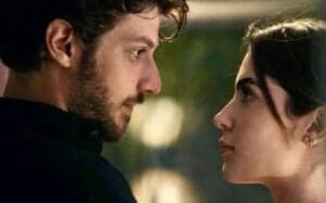 Ari (Chay Suede) em cena de Travessia com Chiara (Jade Picon): vai rolar manipulação e trapaça (Foto: Reprodução / Globo) Ari (Chay Suede) em cena de Travessia com Chiara (Jade Picon): vai rolar manipulação e trapaça (Foto: Reprodução / Globo)