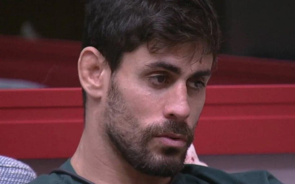 BBB23 Sapato tem atitude nojenta ao flagrar bicho grotesco no meio da comida e cospe tudo no prato