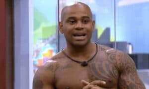 O enfermeiro Cezar Black revela interesse em sister após pressão e ainda diz com quem não ficaria de jeito nenhum no BBB23 (Foto: Reprodução / Globoplay) O enfermeiro Cezar Black revela interesse em sister após pressão e ainda diz com quem não ficaria de jeito nenhum no BBB23 (Foto: Reprodução / Globoplay)