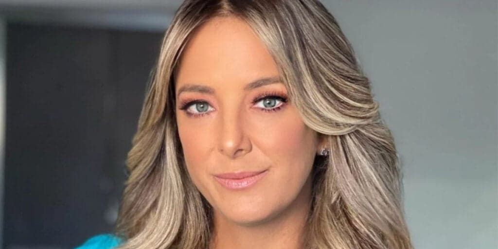 Ticiane Pinheiro surge só de roupão em vídeo e não se aguenta com o que funcionária diz: "Molhadinha"