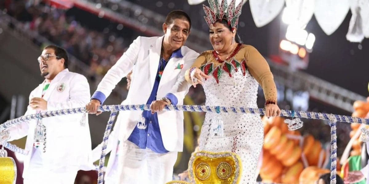 Zeca Pagodinho causou tumulto em desfile da Grande Rio (Foto: Daniel Pinheiro/AgNews) Zeca Pagodinho causou tumulto em desfile da Grande Rio (Foto: Daniel Pinheiro/AgNews)