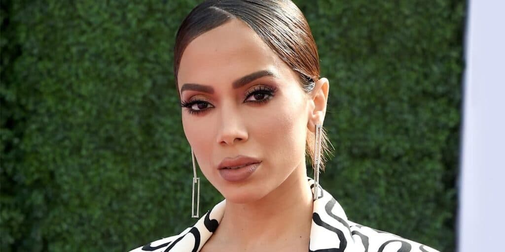 "Leiloado meus órgãos": Anitta faz revelação chocante de lamentável situação que vem vivendo