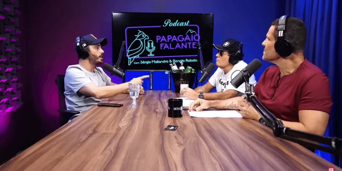 Thiago Rodrigues no podcast 'Papagaio Falante' (Foto: Reprodução/ YouTube) Thiago Rodrigues no podcast 'Papagaio Falante' (Foto: Reprodução/ YouTube)