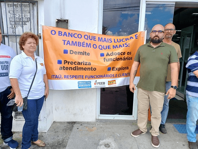 Trabalhadores em manifestação (Foto: Reprodução/ Internet) Trabalhadores em manifestação (Foto: Reprodução/ Internet)