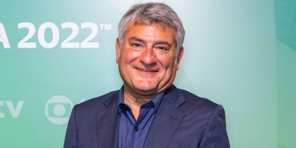Demitido, Cléber Machado assina contrato com a Record para comandar fenômeno arrancado da Globo: "Merece"