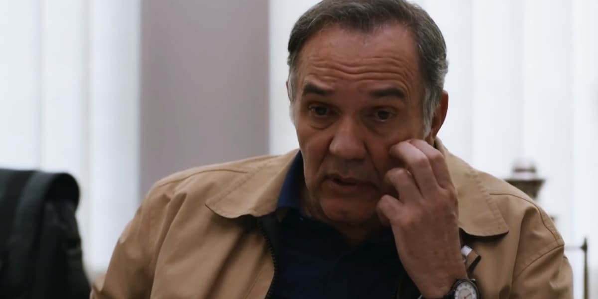 Guerra tenso em cena da novela Travessia Guerra tenso em cena da novela Travessia