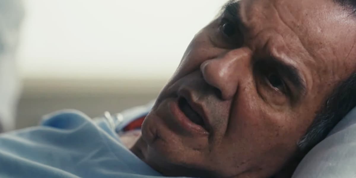 Guerra hospitalizado em cena da novela Travessia Guerra hospitalizado em cena da novela Travessia