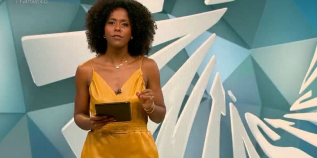 Maju Coutinho abre envelope em bastidores e expõe o que recebeu no final do Fantástico: "Vocês mandaram "