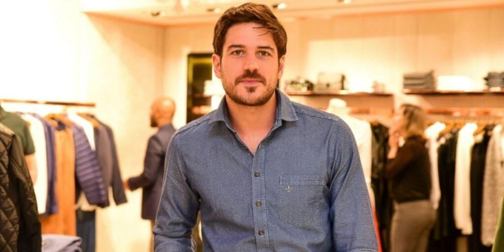 Marco Pigossi tem suposto tamanho do dote exposto por outros homens e relato é feito na web: "Dava pra ele"
