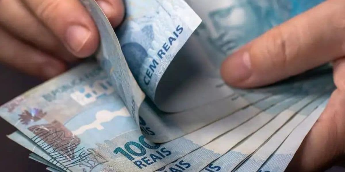 Brasileiros podem sacar até R$ 1,3 mil (Foto: Reprodução / Internet) Brasileiros podem sacar até R$ 1,3 mil (Foto: Reprodução / Internet)