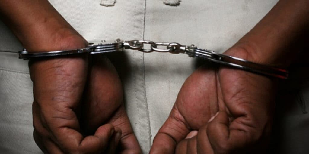 Absurdo: Pastor tira a virgindade de menina de 14 anos, é preso e diz que estava buscando "cura com sex0"