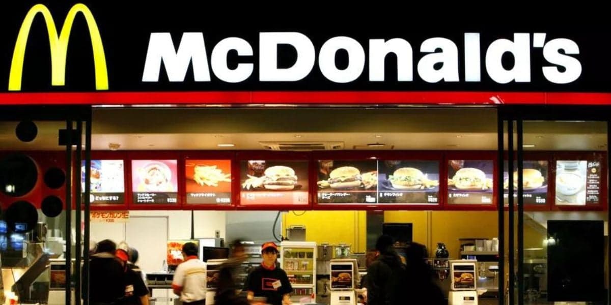 Restaurante McDonald's em Tóquio (Foto: Reuters) Restaurante McDonald's em Tóquio (Foto: Reuters)