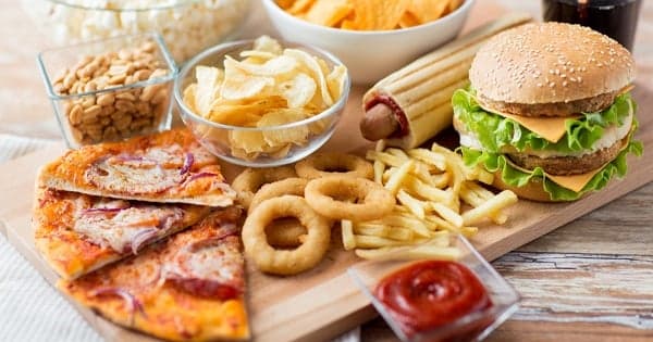Comidas que são consumidas diariamente podem causar câncer. Foto: Reprodução/Internet Comidas que são consumidas diariamente podem causar câncer. Foto: Reprodução/Internet