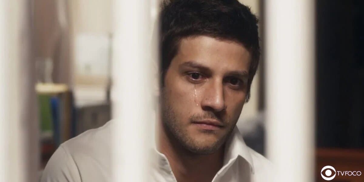 Ari em cena de Travessia (Foto: Reprodução / Globo) Ari em cena de Travessia (Foto: Reprodução / Globo)