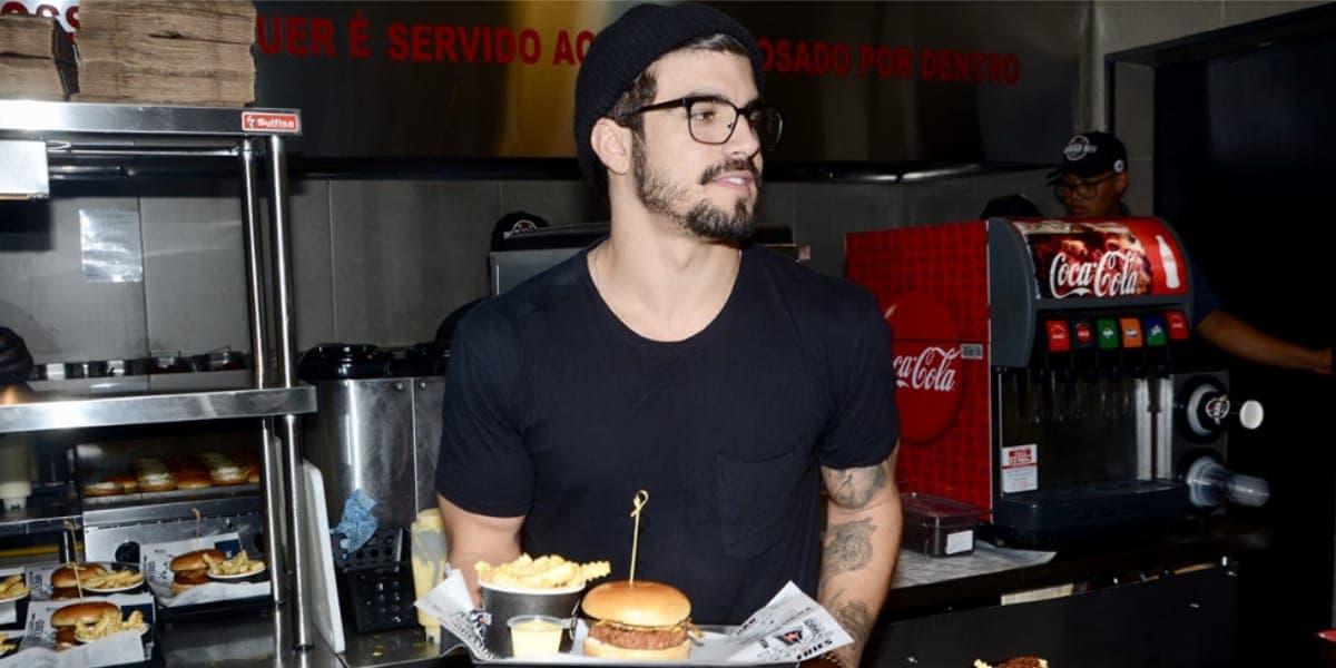 Caio Castro investiu cerca de 4 milhões no restaurante, mas acabou saindo do negócio (Reprodução: The Black Beef)
