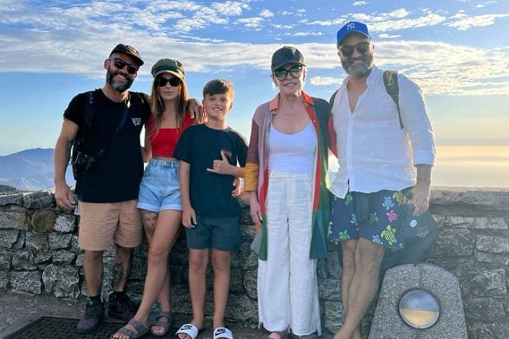 Ana maria Braga ao lado de sua família e seu novo namorado em viagem para a África da Sul (Foto: Reprodução, Instagram)