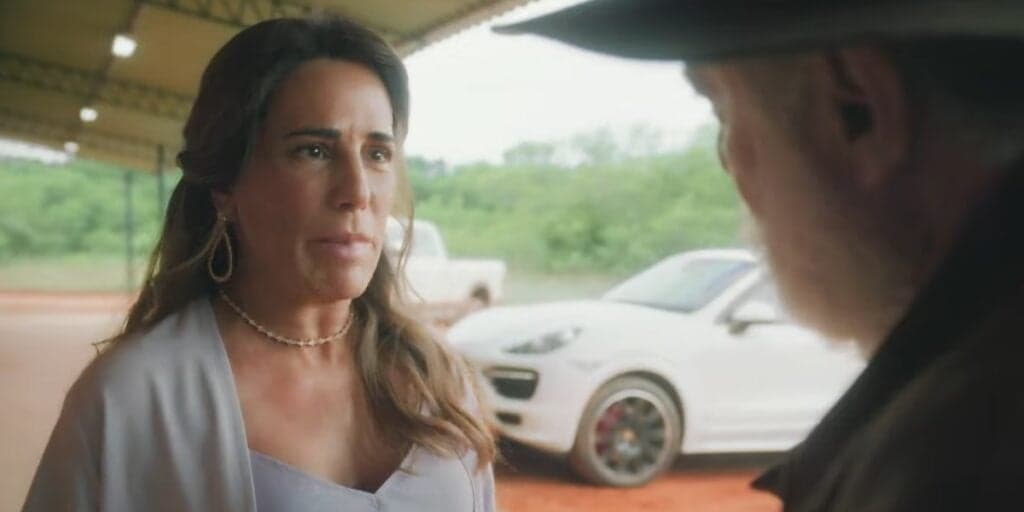 Terra e Paixão - Irene, venenosa, incentiva personagem chocante a dar golpe da barriga: "Agarre seu homem"