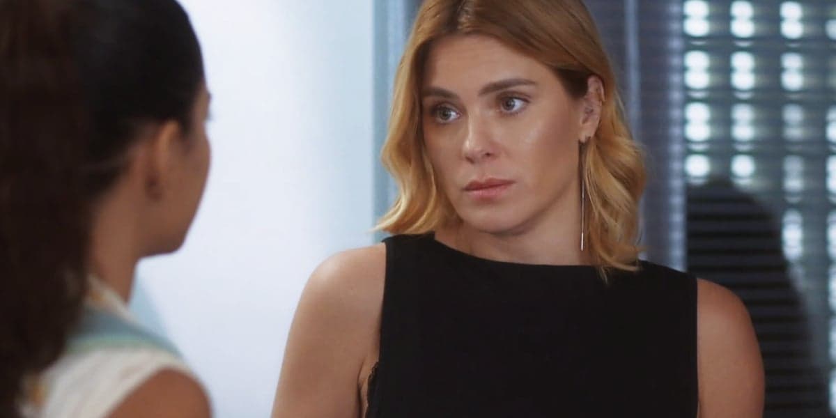 Lumiar encara Jenifer e se arrepende do fez em Vai na Fé Lumiar encara Jenifer e se arrepende do fez em Vai na Fé