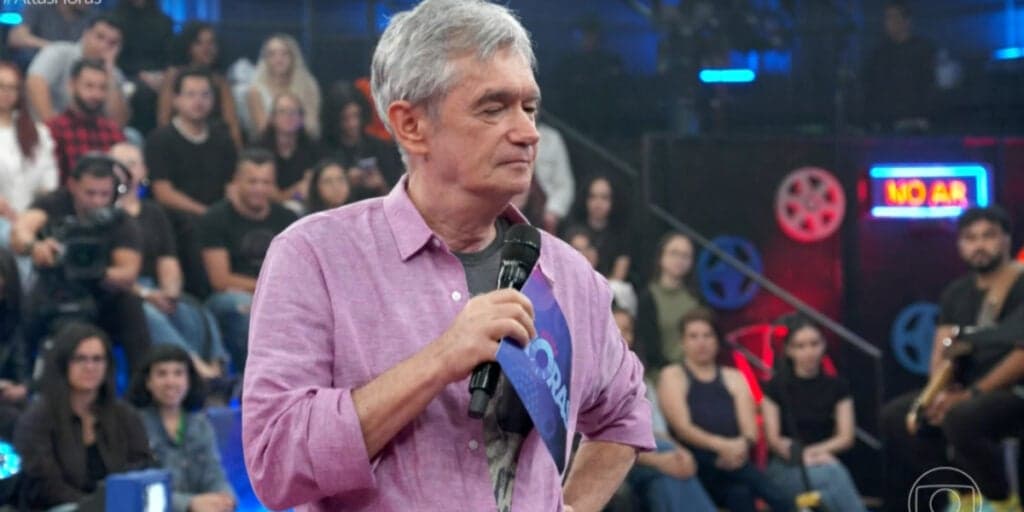Ator cinquentão da Globo expõe que é casado com um homem no Altas Horas e choca público: "Resolvi falar"