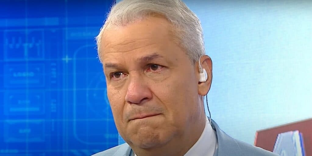 Sikêra Júnior chora ao vivo e faz desabafo, após programa ser tirado do ar na RedeTV!: “Não sei nem o que dizer”