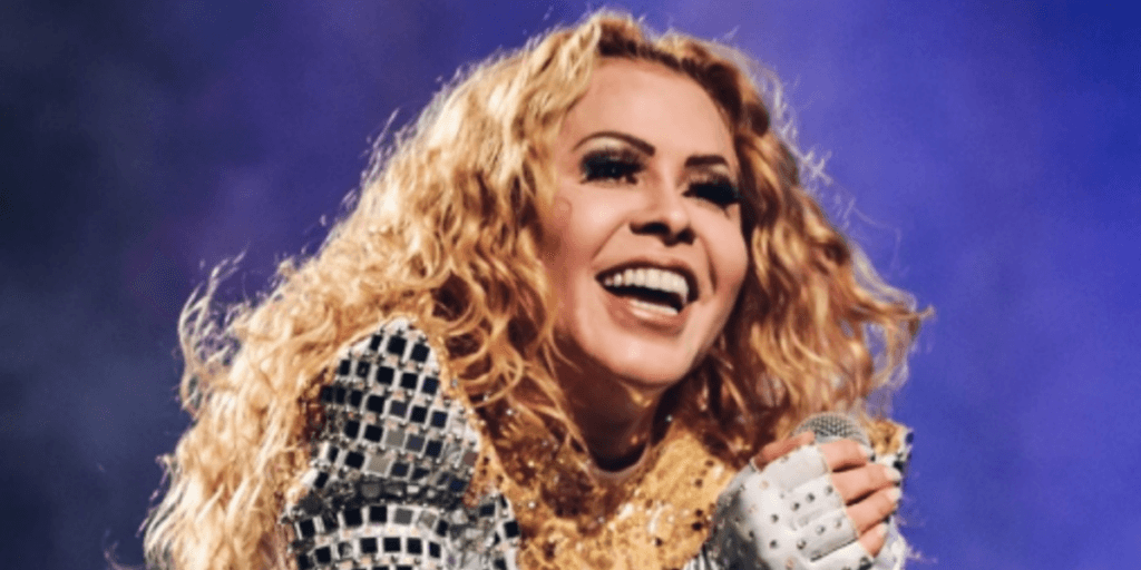 Joelma tem show invadido por rapaz, acaba derrubada no chão e toma atitude que ninguém esperava no palco