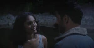 Aline (Barbara Reis) é surpreendida por Caio (Cauã Reymond) no riacho em Terra e Paixão (Foto: Reprodução / Globo) Aline (Barbara Reis) é surpreendida por Caio (Cauã Reymond) no riacho em Terra e Paixão (Foto: Reprodução / Globo)